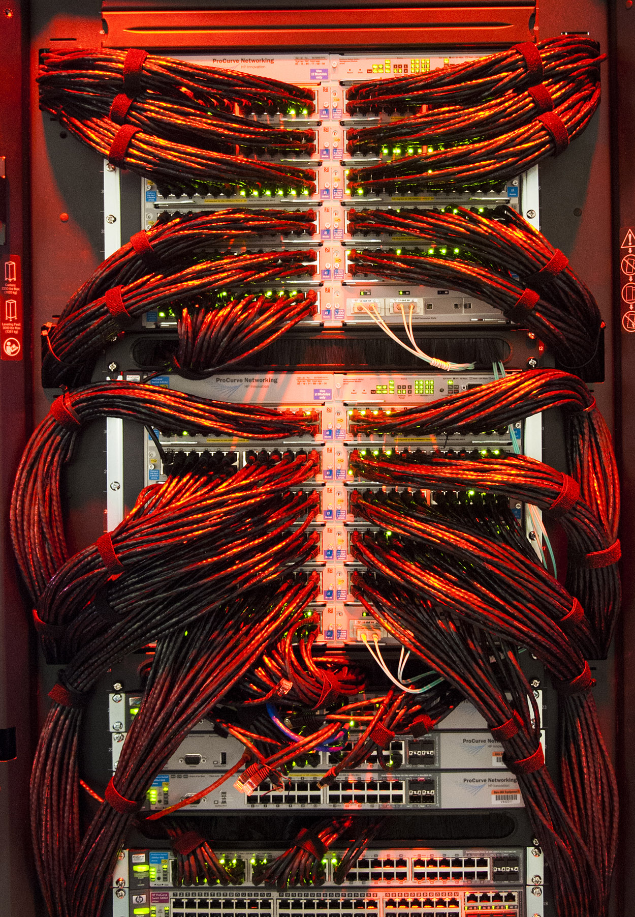 Electrical_wires_server_computers.jpg
