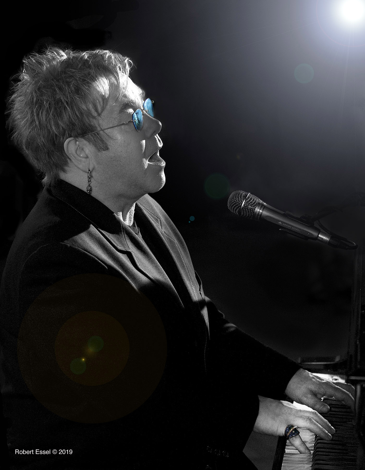 Elton_John_performing_piano.jpg