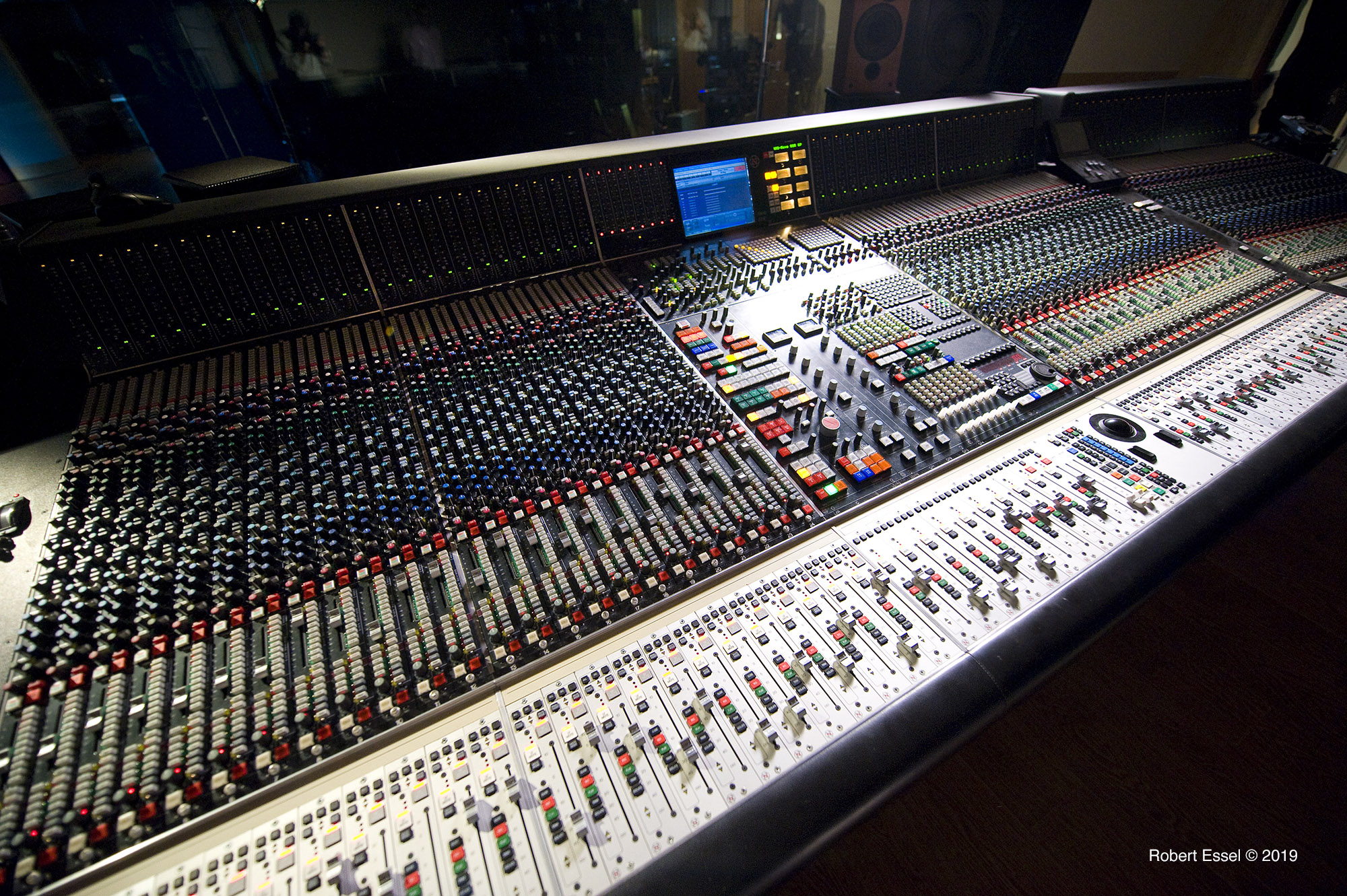 Recording_mixer_music_uk.jpg